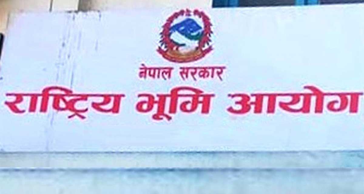 ओखलढुंगाका सुकुम्बासीलाई निस्सा वितरण