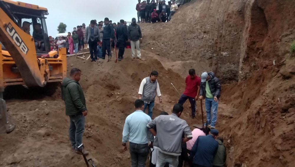 इलाममा घरको जग खन्ने क्रममा ढिस्कोले पुरिएर चार जनाको मृत्यु