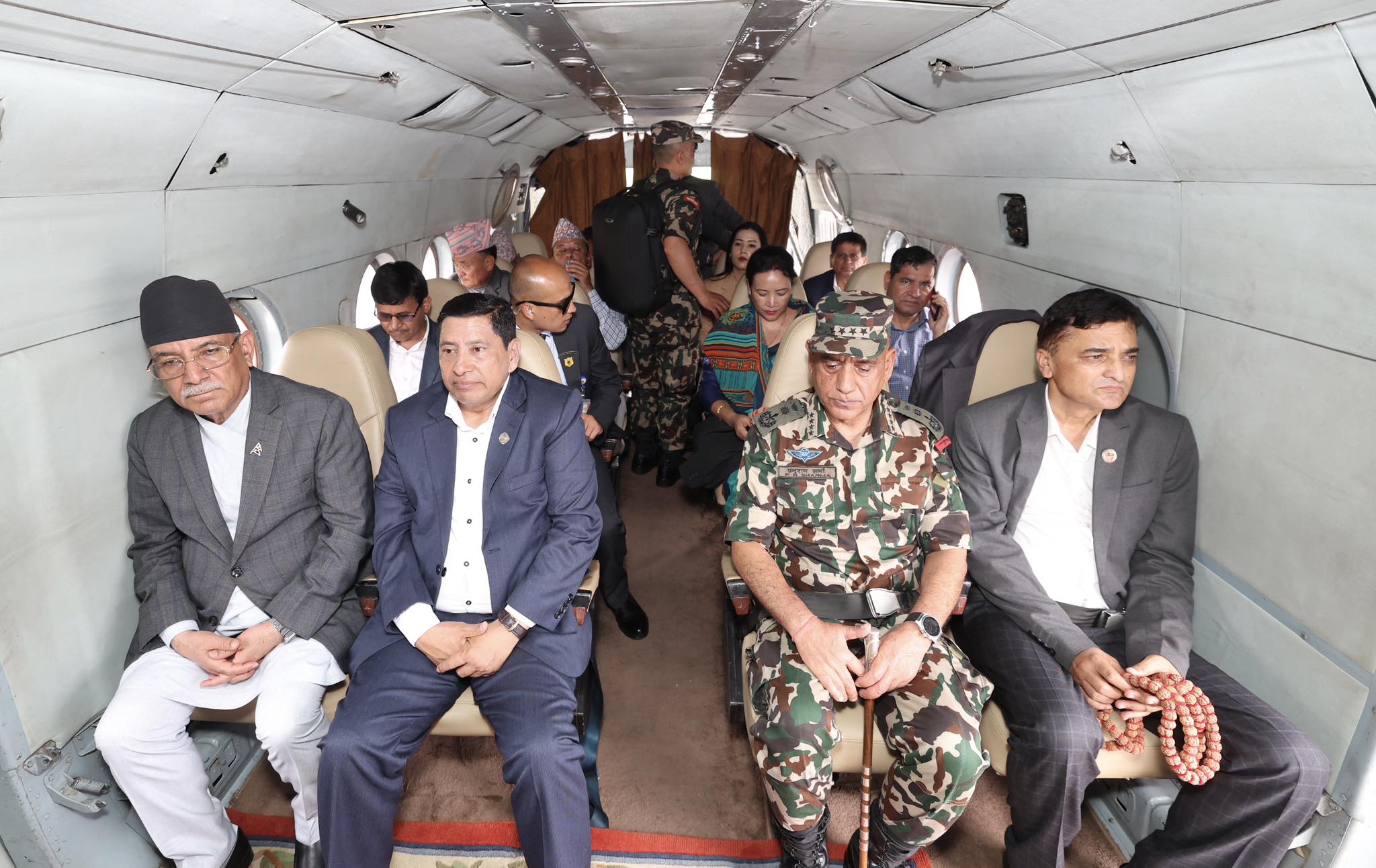 बाढी पहिरोको प्रभावित क्षेत्रमा  हेलिकप्टरमार्फत प्रधानमन्त्रीसहितकाे टाेली निरीक्षणमा (तस्वीरहरू)