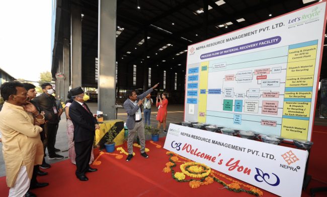प्रधानमन्त्री दाहालद्वारा इन्दोरस्थित फोहर व्यवस्थापन केन्द्रको अवलोकन
