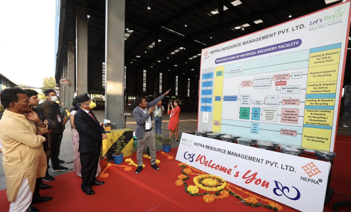 प्रधानमन्त्री दाहालद्वारा इन्दोरस्थित फोहर व्यवस्थापन केन्द्रको अवलोकन