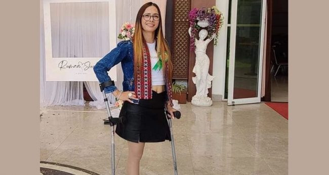 एक खुट्टाकी नृत्यांगना सीता सुवेदीलाई प्रस्तुतीका लागि बोलाइसकेपछि स्टेज चढ्न दिइएन