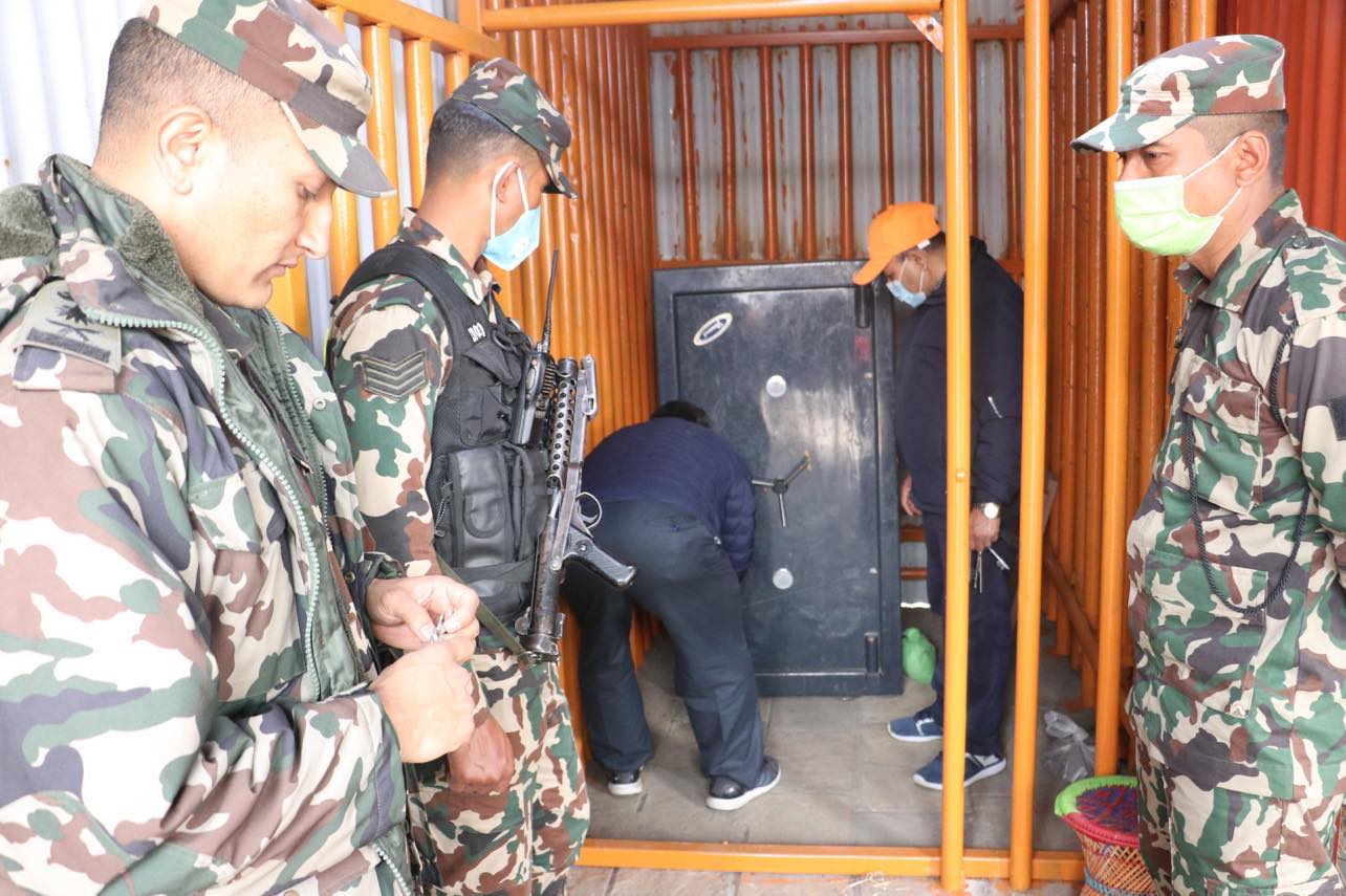 पशुपतिनाथबाट सुनको जलहरी निकालेर आज जोखिने