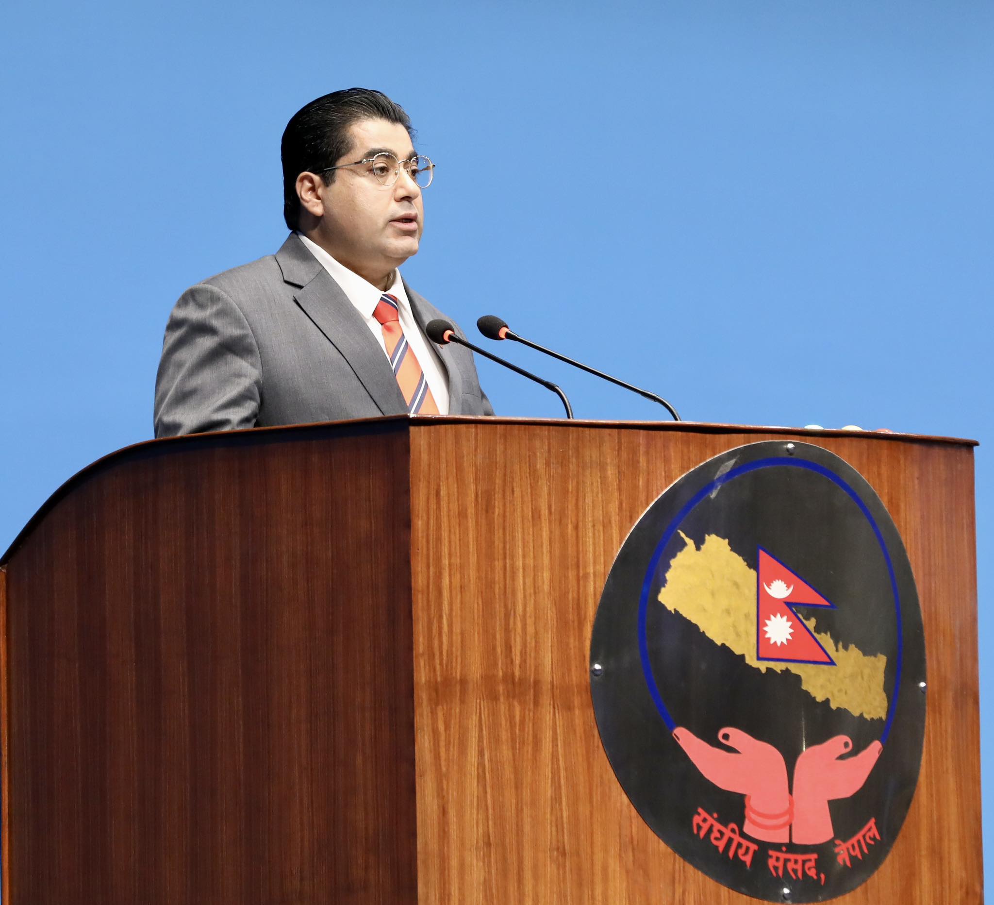 बजेटकाे सैद्धान्तिक धरातल कमजाेर,  गन्तव्य अस्पष्ट : सांसद ढकाल