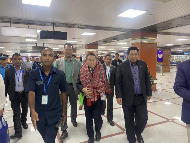 चार महिनाको उपचारपछि चीनबाट फर्किए वर्षमान पुन