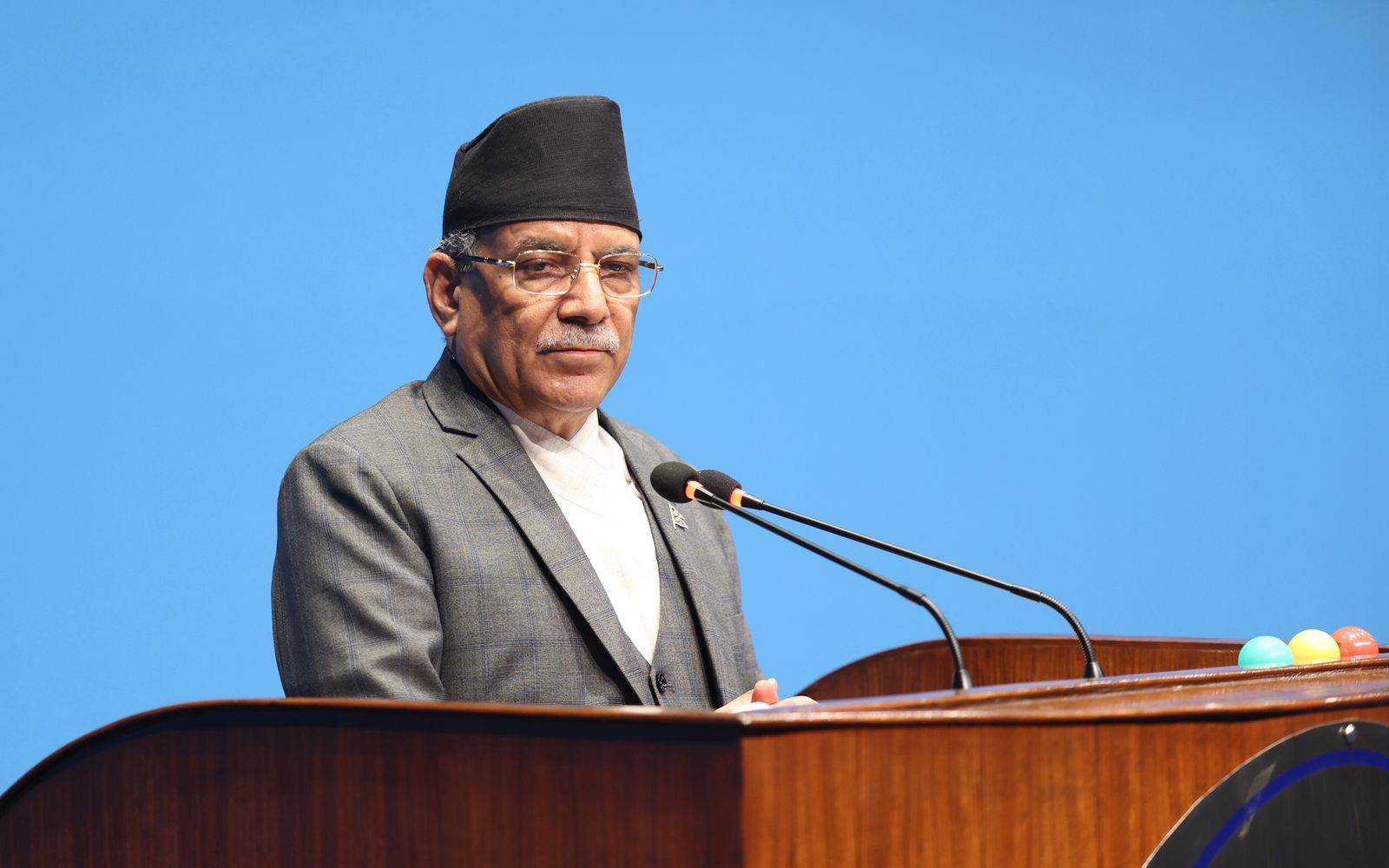 संसदमा सांसदको जवाफ दिँदै प्रधानमन्त्री (फोटोफिचर)