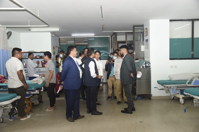 काठमाडौं महानगरले थाल्यो अस्पताल अनुगमन, ओम र हेल्पिङ् हेण्डसमा देखिएन सुविधा