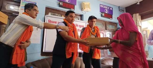 मिर्चैया वितरण केन्द्रद्वारा विपन्न घर-परिवारलाई निःशुल्क विद्युत मिटर वितरण