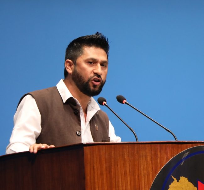 तीन दलबाट व्यवस्था खतरामा, साना दलप्रति संसद अनुदार : रवि लामिछाने