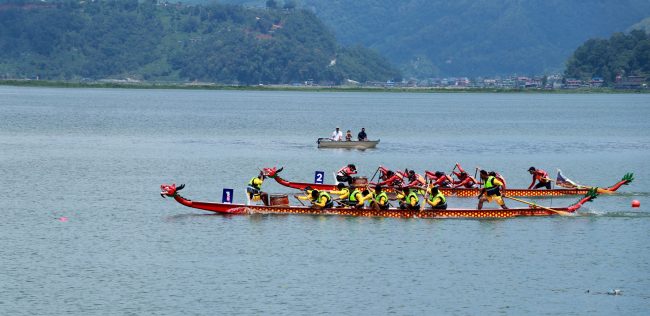 नेपाल–चीन फ्रेण्डसीप ‘ड्रागन बोट रेस’: नेपाल र चीनका दुई–दुई टोली अघिल्लो चरणमा