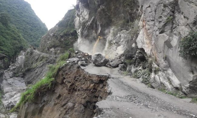 बेनी-जोमसोम सडक अवरुद्ध