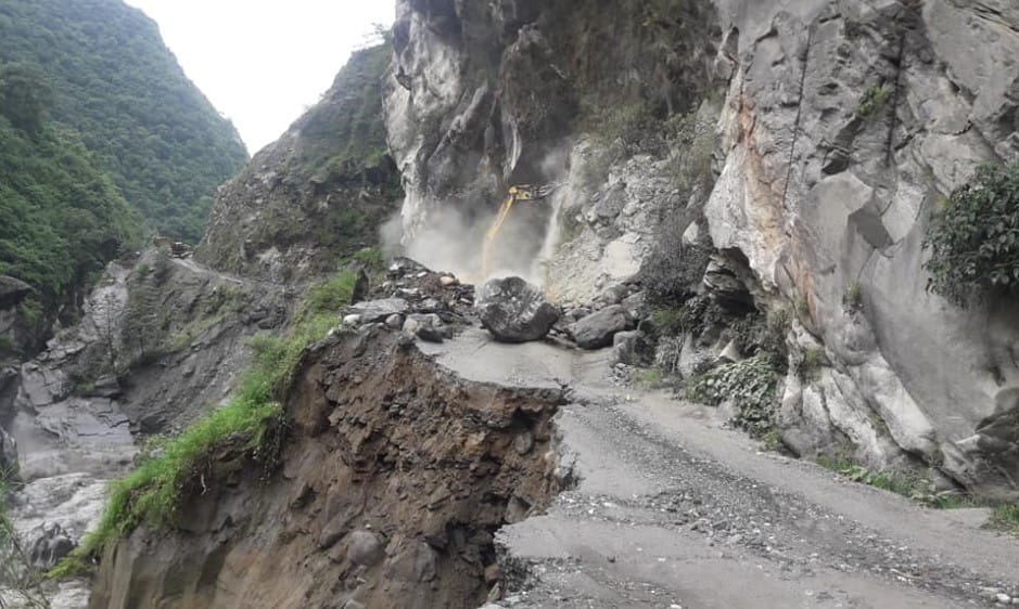 बेनी-जोमसोम सडक अवरुद्ध