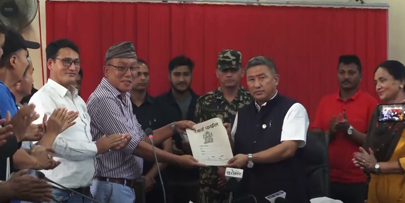 खेलाडी पलायन कम गर्न माग गर्दै खेलकुदमन्त्रीलाई ज्ञापनपत्र