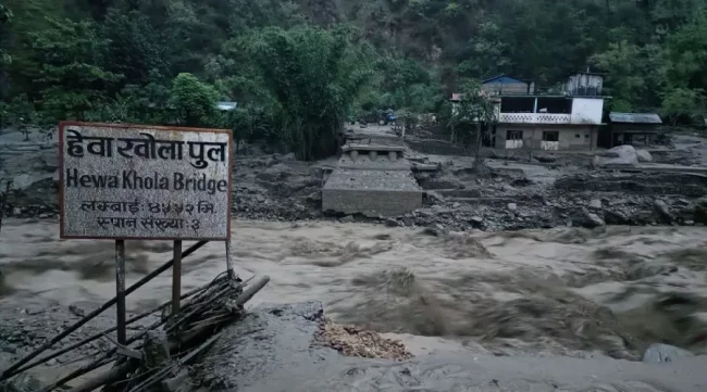 सङ्खुवासभाः बाढीमा बेपत्ता एकजनाको शव टाउकोबिना १३ दिनपछि भेटियो, १९ अझै बेपत्ता