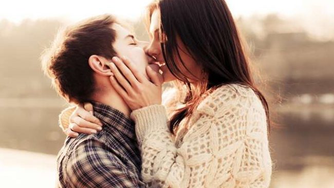 चुम्बन गर्दा नगर्नुहोस् यी गल्ती, थोरै लापरवाहीले निम्त्याउँछ धेरै गम्भीर रोग!