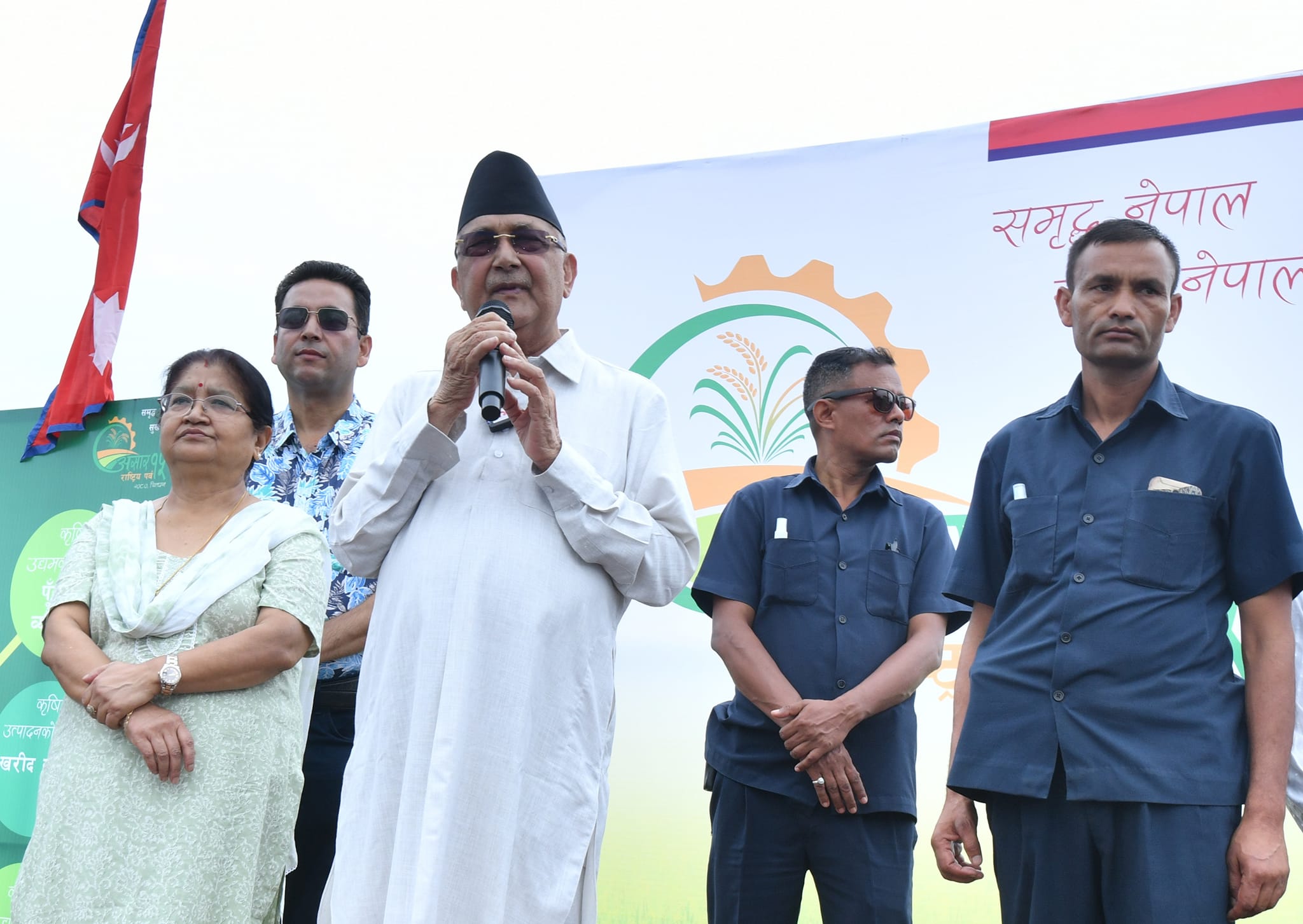 कृषिलाई सहकार्य, सहकारी र सामूहिक प्रणालीबाट व्यापकरूपमा अघि बढाउनुपर्छ : ओली
