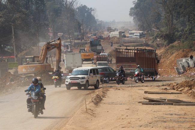 नारायणगढ-बुटवल सडकखण्ड : घाम लाग्दा धुलो, पानी परे हिलो!