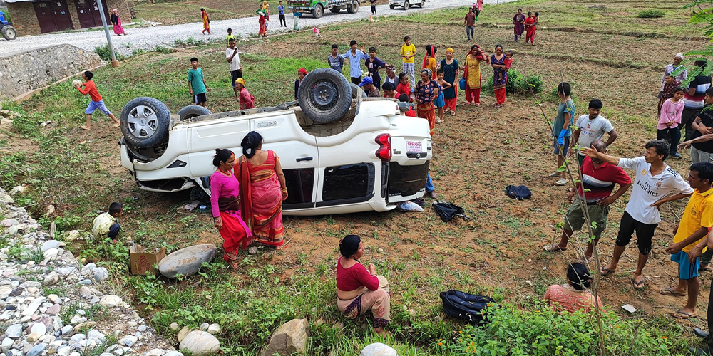कर्णाली प्रदेश मामिला समितिका सभापति खड्का सवार गाडी दुर्घटना
