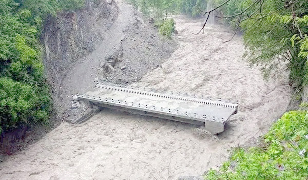 ताप्लेजुङमा बाढीले तीन घर बगायो, दोभान बजार जोखिममा