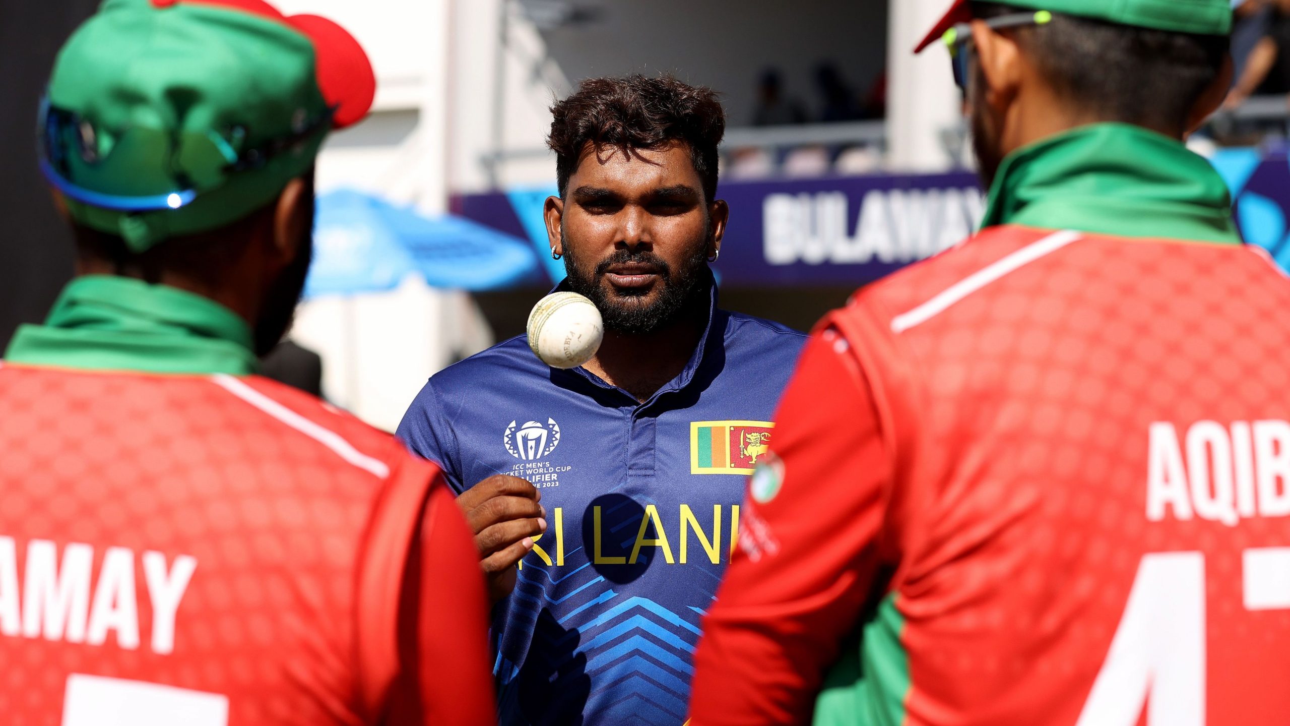 ओमान ९८ रनमा अलआउट