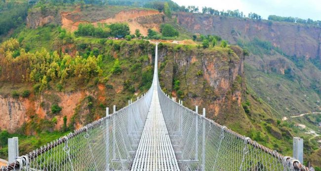 खहरेखोल्सा झोलुंगे पुल : स्थानीयवासीको दिनचर्या सहज बनाउँदै