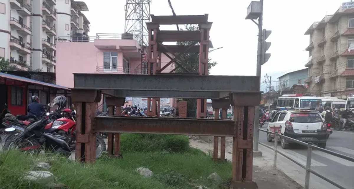 मित्रपार्कको आकाशेपुल वर्षौंदेखि अलपत्र