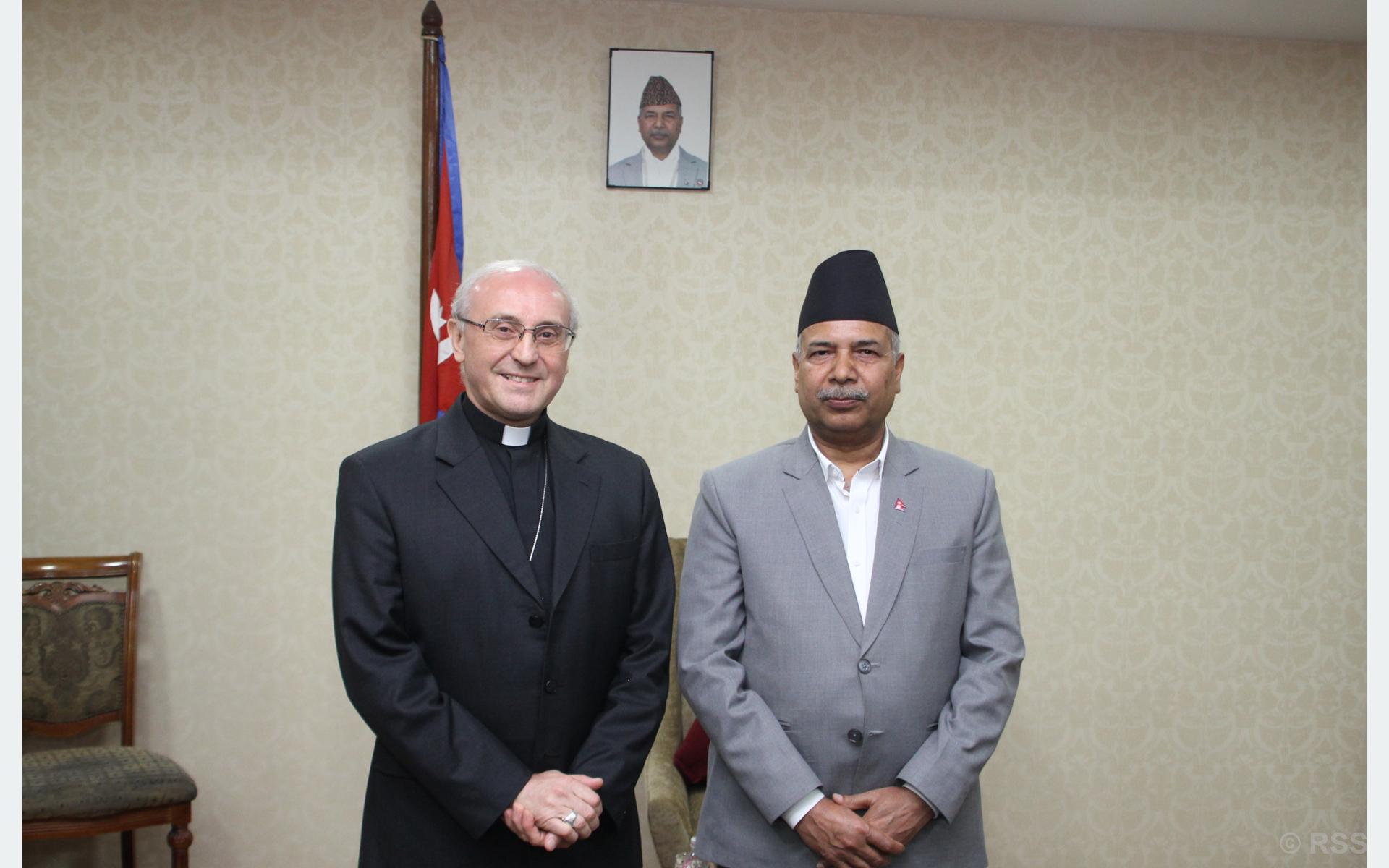 उपराष्ट्रपति यादव र भ्याटिकन सिटीका आवासीय राजदूतबीच शिष्टाचार भेट