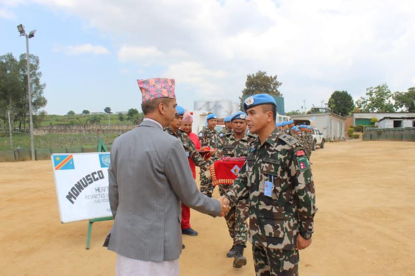 रक्षा सचिवद्वारा कङ्गोमा तैनाथ सैनिक फौजको निरीक्षण भ्रमण