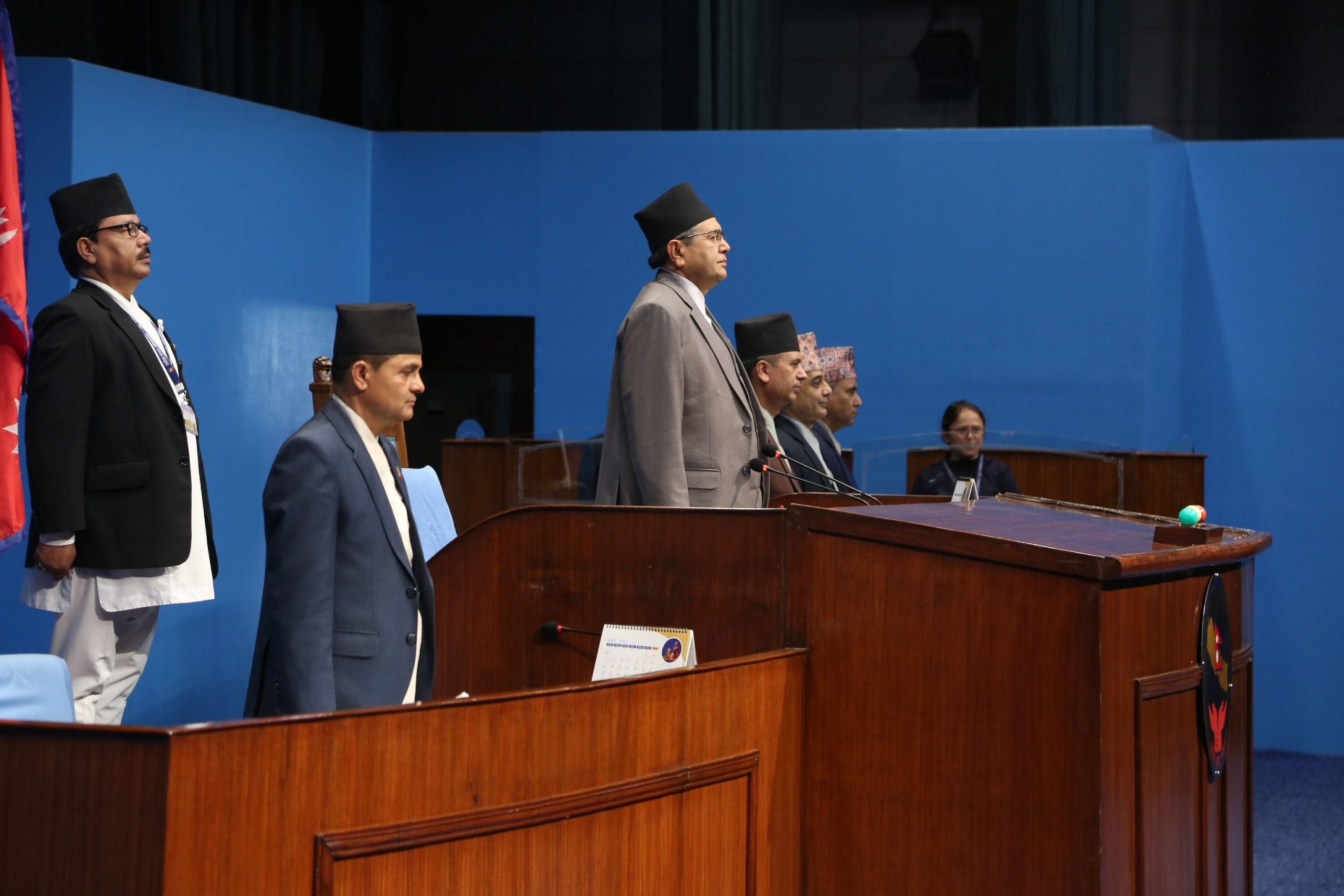 अवरुद्ध संसद खुलाउन कसले पहल गर्ने ?