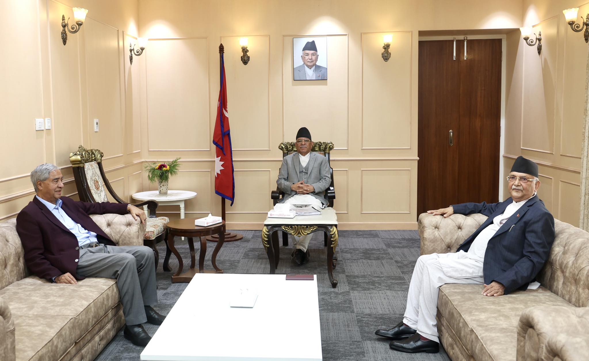 अवरुद्ध संसद खुलाउने विषयमा प्रमुख तीन दलका शीर्ष नेताहरु छलफलमा