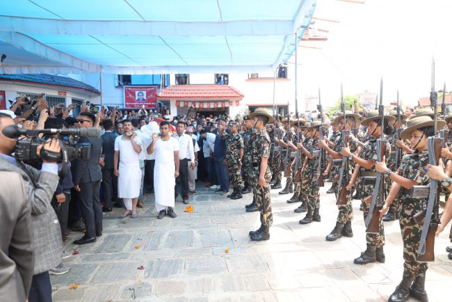 प्रधानमन्त्रीपत्नी सीतालाई सैनिक सलामी