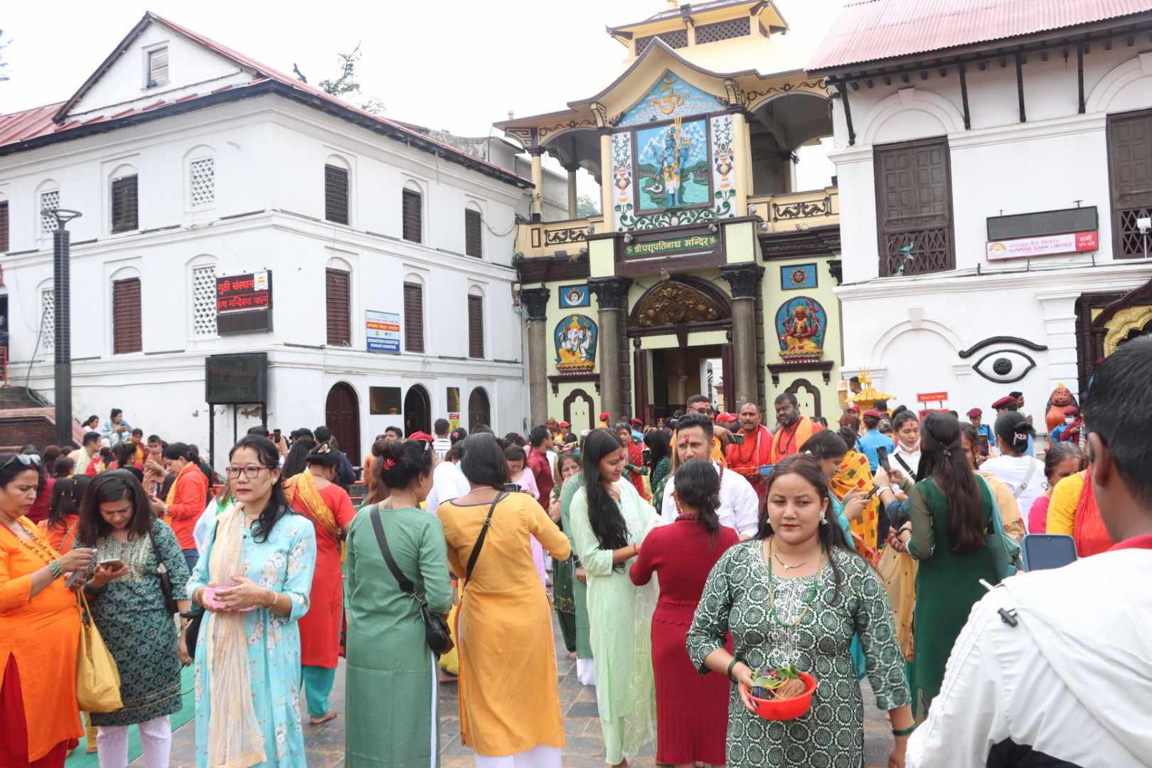 साउनकाे साेमबार, पशुपतिनाथमा घुइँचाे(फाेटाेफिचर)