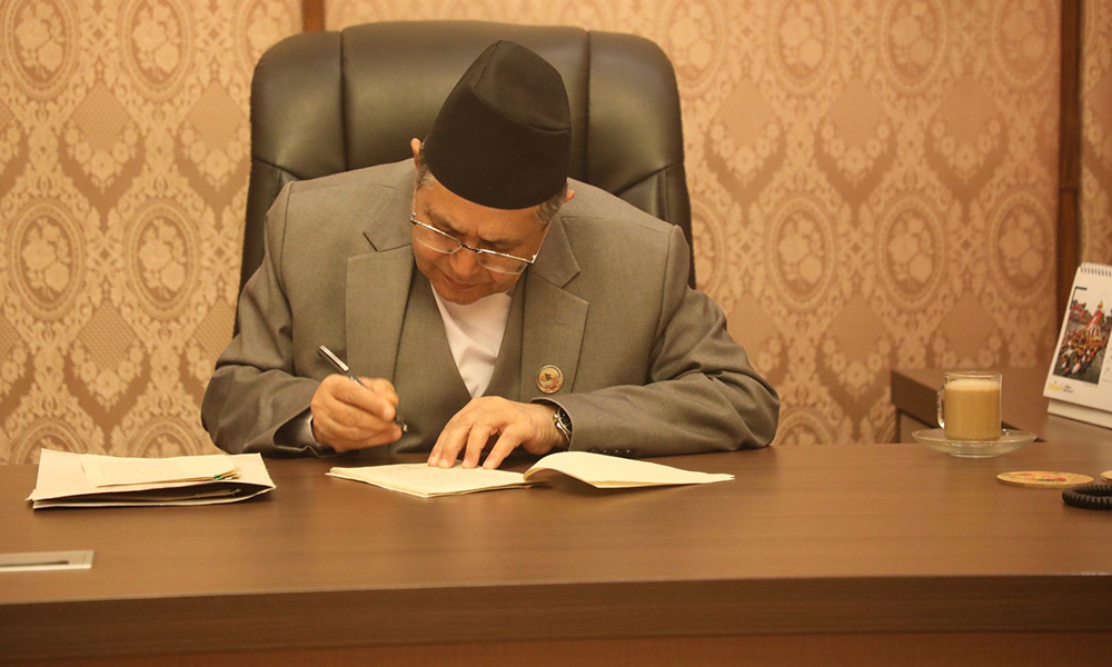 सभामुख घिमिरे शीर्ष चार दलसँग छलफल गर्दै