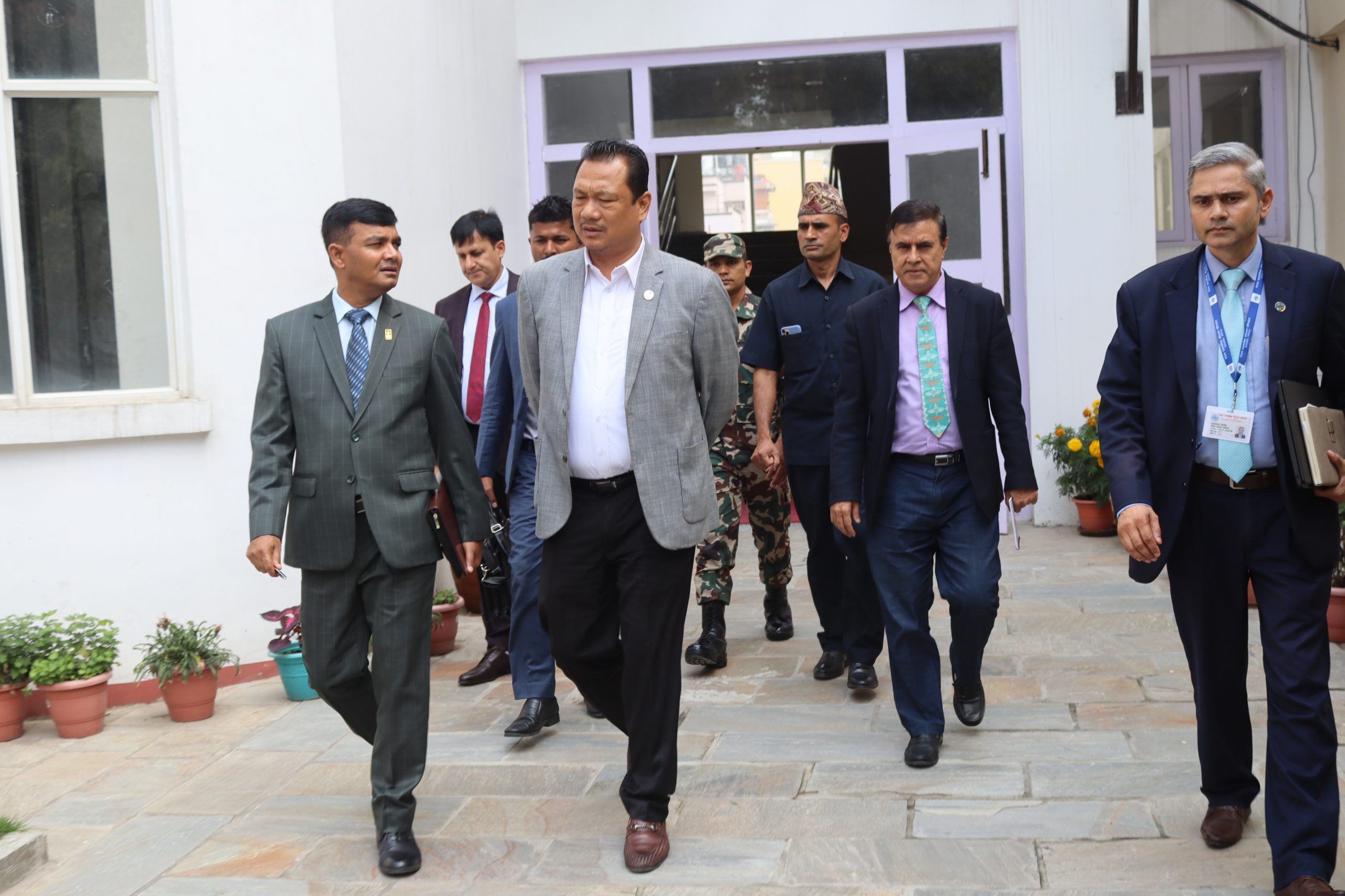 मन्त्री मोदी र सचिव पुष्करद्वारा स्टाफ कलेजको आकस्मिक निरीक्षण