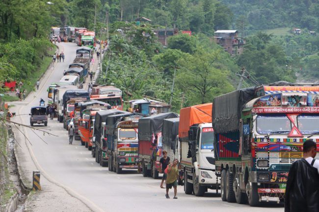 नारायणगढ-मुग्लिन सडक फेरि दुईतर्फी अवरुद्ध