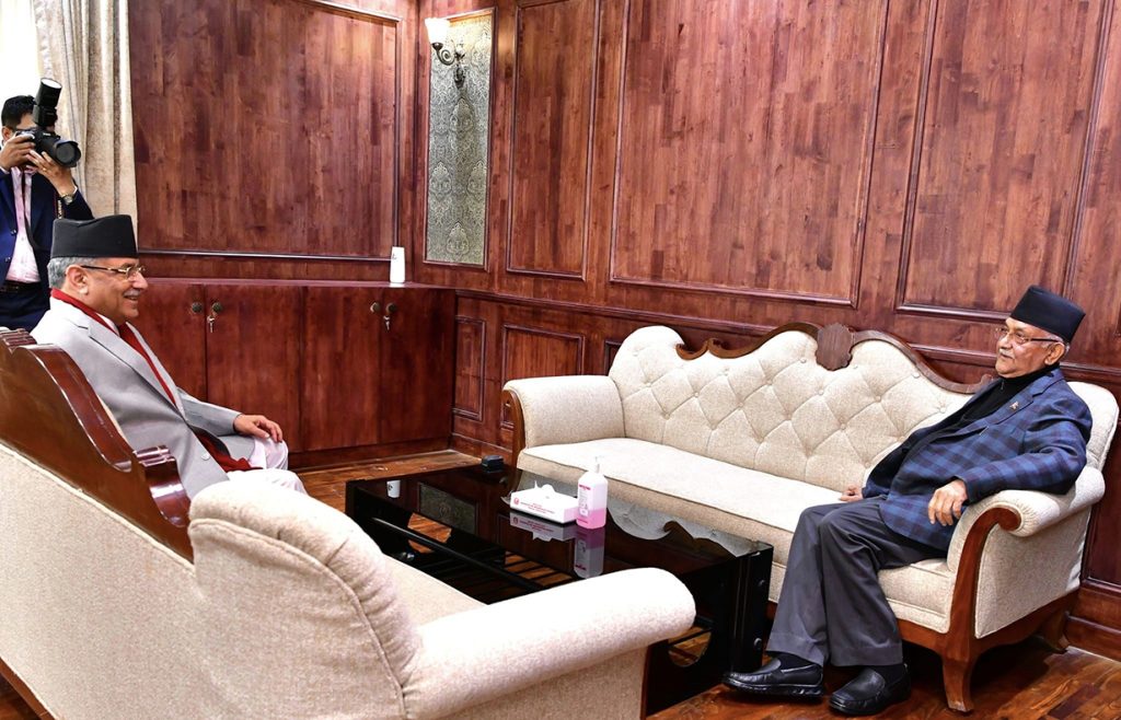 प्रधानमन्त्री दाहाल र एमाले अध्यक्ष ओलीबीच भेटवार्ता, अवरुद्ध संसद खुलाउन पहल