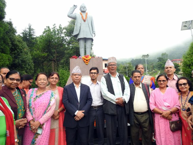 वामपन्थी एकतामा नेताहरूको जोड