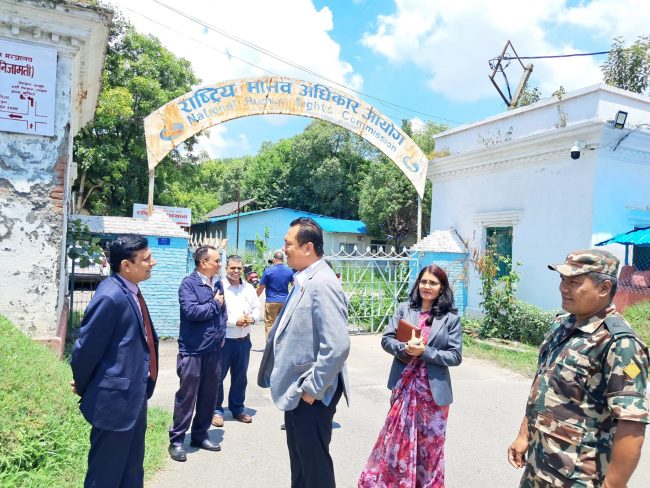 राष्ट्रिय किताबखानामा मन्त्री मोदीले गरे आकस्मिक अनुगमन