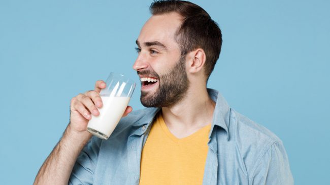 दूधमा यो मसला मिसाएर पिउनुहोस्, हट्छ पुरुषको प्रजनन क्षमताको समस्या