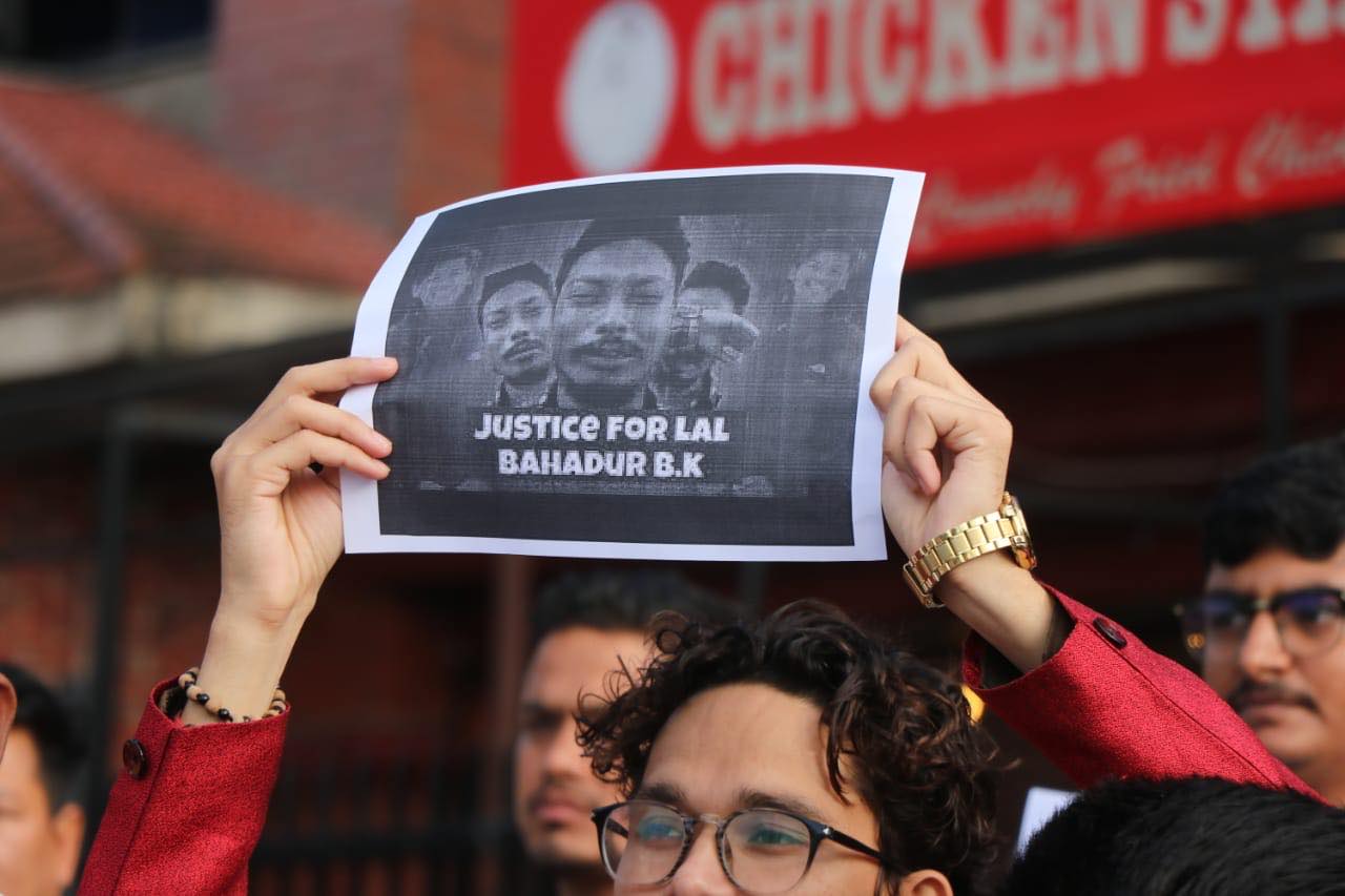 लालबहादुर विकको न्यायका लागि माइतीघरमा प्रदर्शन (तस्बिरहरू)