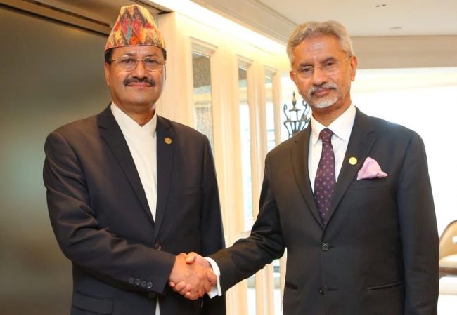 थाइल्याण्डमा परराष्ट्रमन्त्री साउद र भारतीय समकक्षीबीच भेटवार्ता