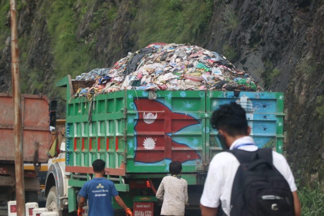 उपत्यकामा थुप्रिएको फोहर उठ्न थाल्यो