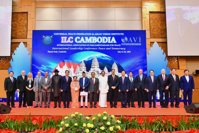 एमाले अध्यक्ष ओली र कम्बोडियाका प्रधानमन्त्रीबीच भेटवार्ता