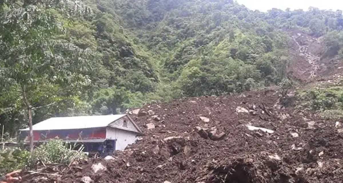 लमजुङमा पहिरोले तीन घर पुरिँदा चारजना बेपत्ता