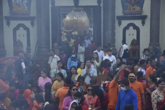 पशुपतिनाथलगायत देशभरका शिवालयमा भक्तजनको भीड