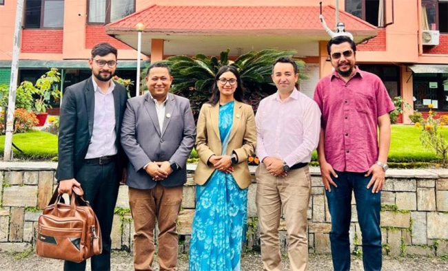 १५ हजार जरिवाना तिराउने निर्वाचन आयोगको निर्णयविरुद्ध रास्वपाका सांसदहरू अदालतमा