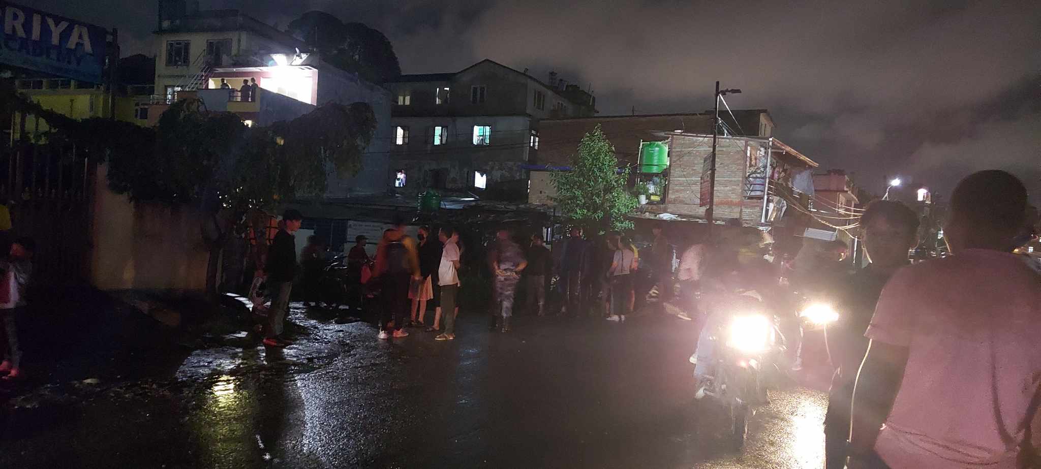 सामाखुसीमा खोलाले बगाउँदा १३ वर्षीय बालक बेपत्ता