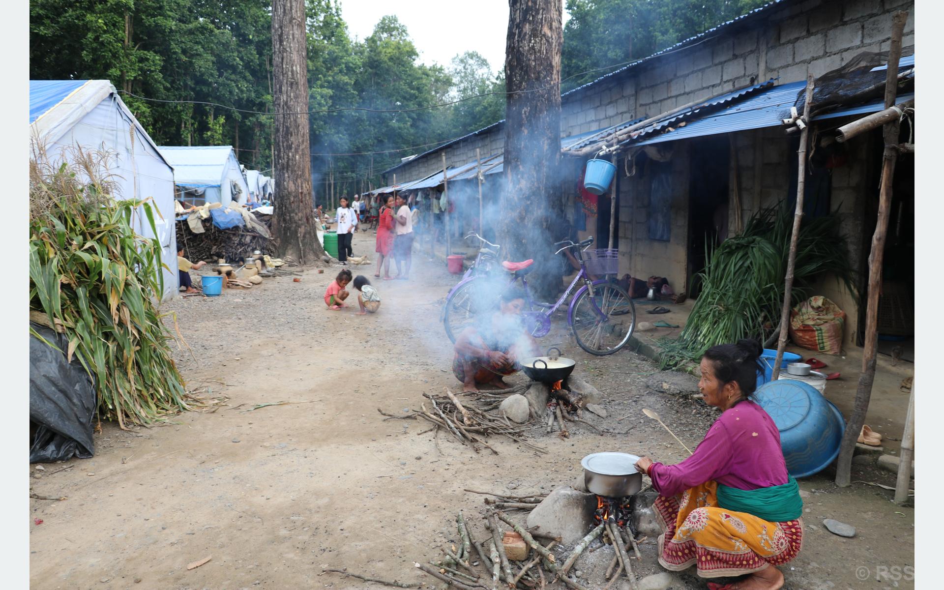 हुप्सेकोट पहिरोबाट विस्थापित भन्छन्- ज्यान त बाँच्यो अब कसरी बाँच्ने चिन्ता छ