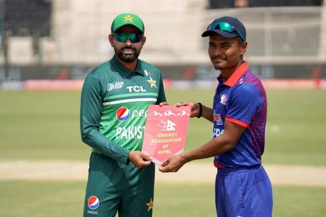 नेपालले सुरुवातमै तीन विकेट गुमायो