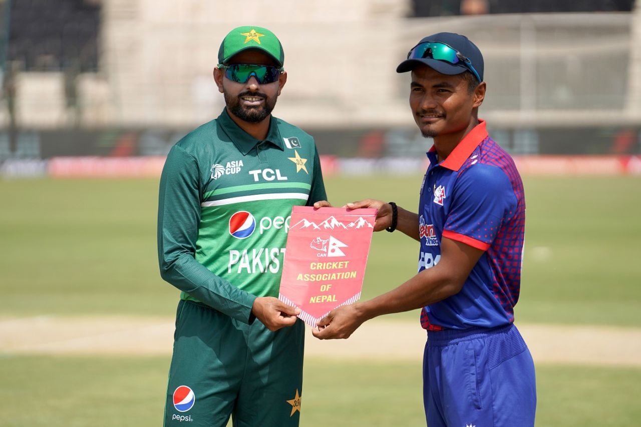 नेपालले सुरुवातमै तीन विकेट गुमायो